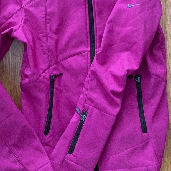 Women's NWOT Nike Weatherproof Workout Jacket (M) - Picture 3 of 12